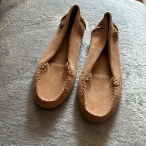 Never Worn UGG Women’s Flores Loafers